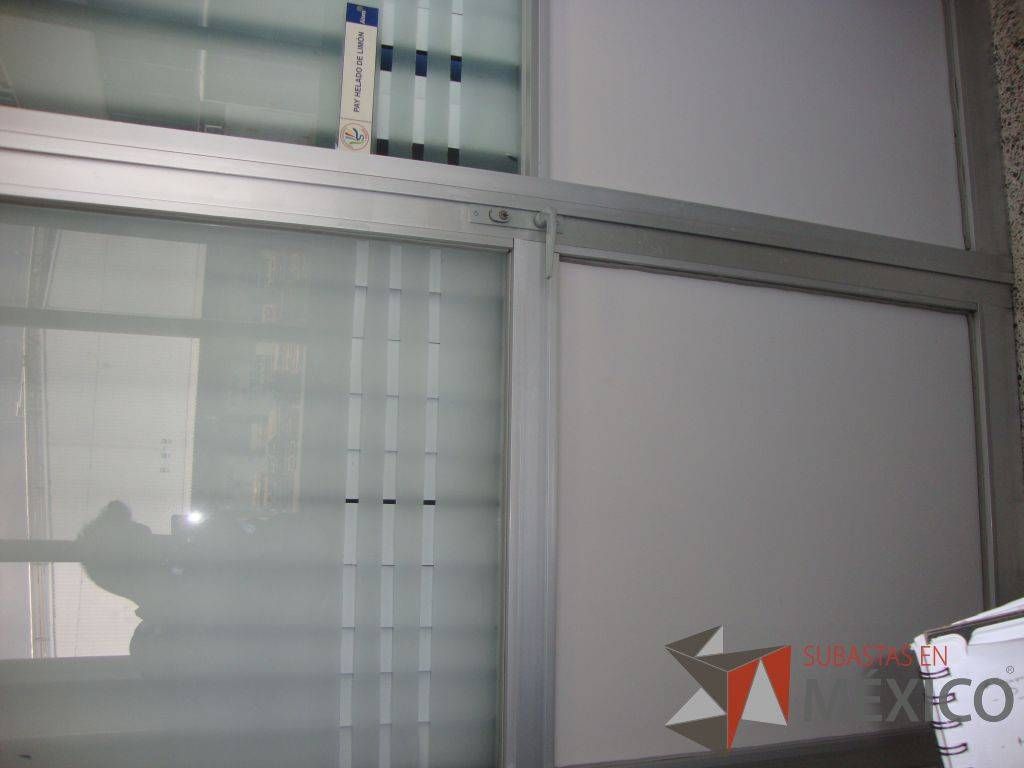 Lote 208 - 6 Puertas de aluminio y 1 Puerta de dos piezas Aluminio - Imagen 6