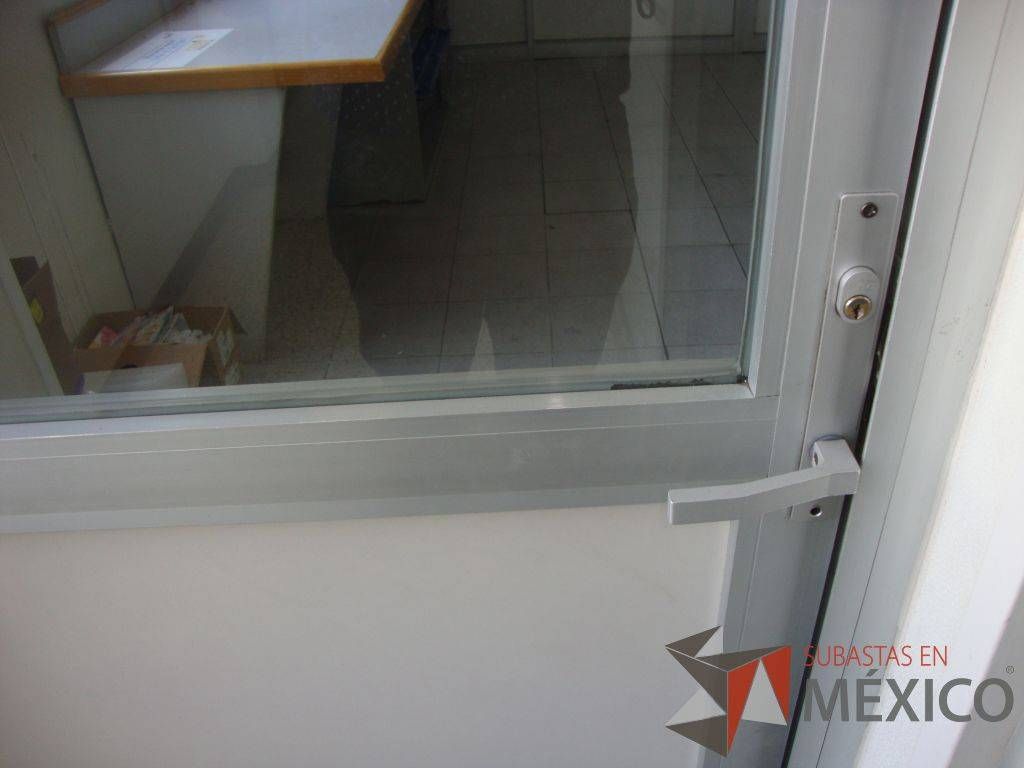 Lote 208 - 6 Puertas de aluminio y 1 Puerta de dos piezas Aluminio - Imagen 8