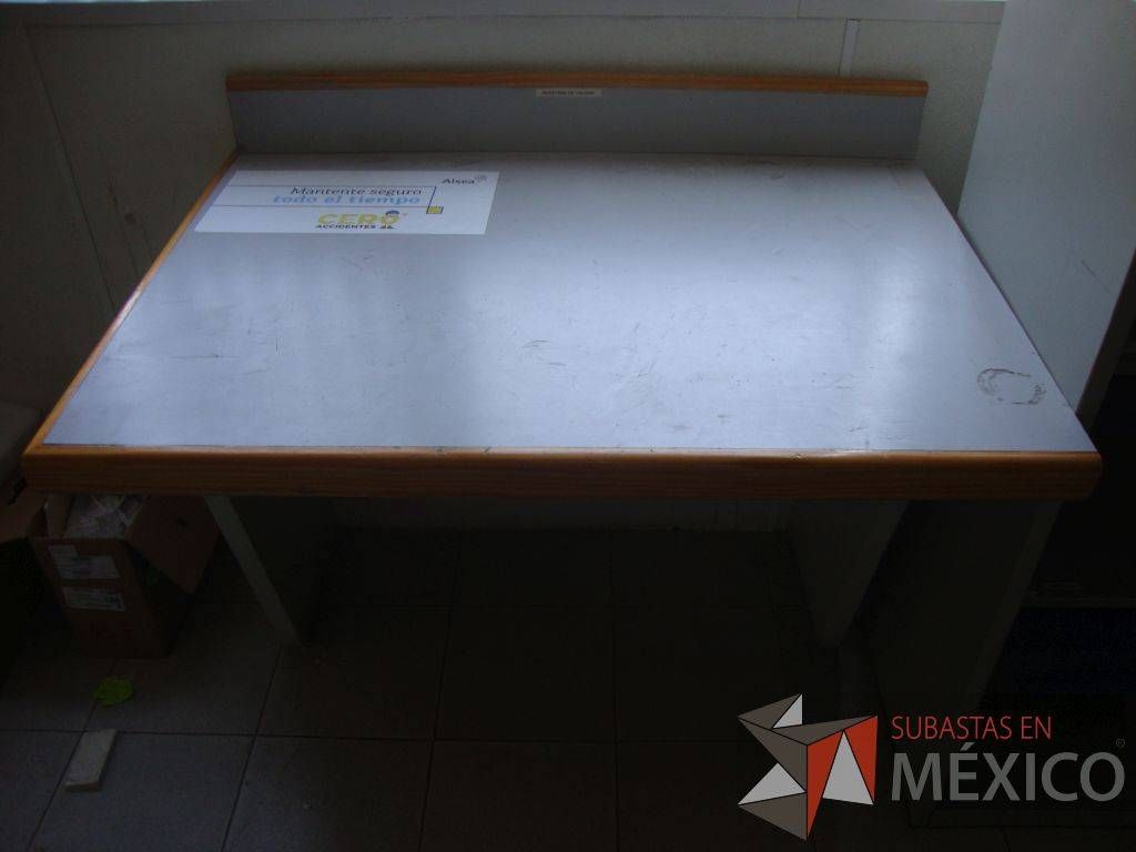 Lote 105 - 9 Cancel, 3 Puertas de aluminio, Escritorio de madera, Muebles de madera - Imagen 30
