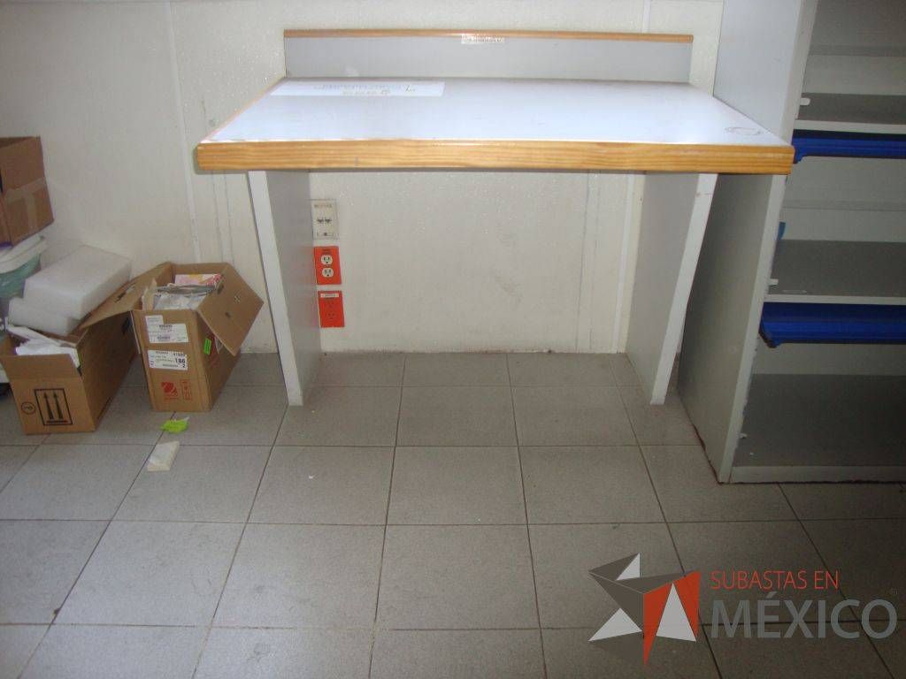 Lote 105 - 9 Cancel, 3 Puertas de aluminio, Escritorio de madera, Muebles de madera - Imagen 31