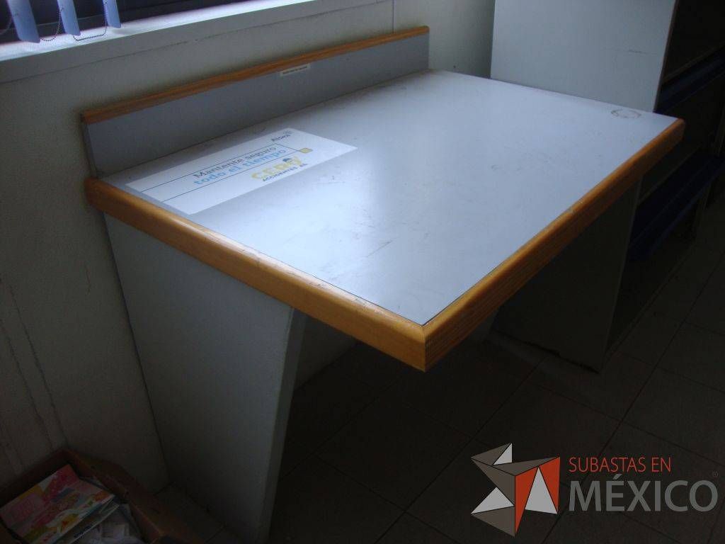 Lote 105 - 9 Cancel, 3 Puertas de aluminio, Escritorio de madera, Muebles de madera - Imagen 32