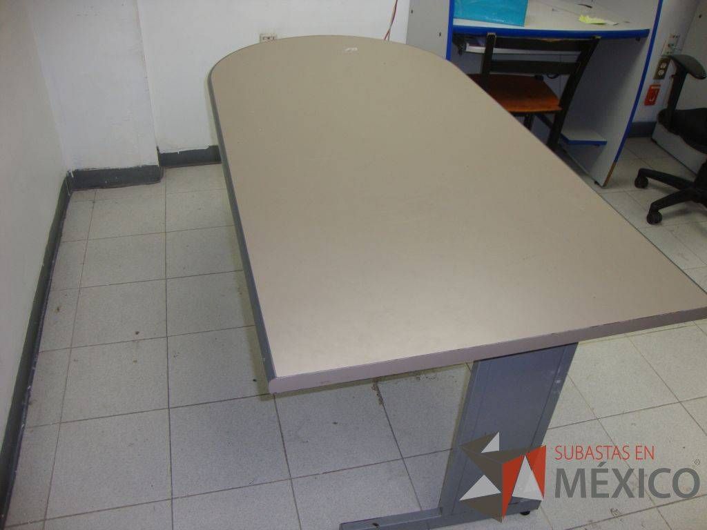 Lote 107 - 4 Estaciones de trabajo tipo call center y 1 Escritorio