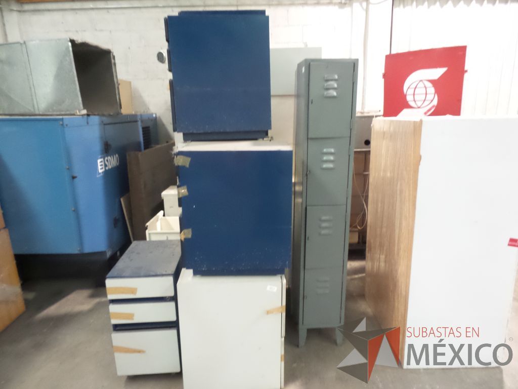 Lote 012 - 4 Archiveros de madera , 26 cajoneras metálicas y 20 cajoneras chicas de 2 cajones - Imagen 3