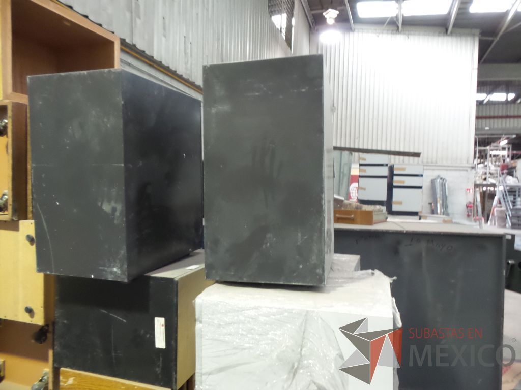 Lote 012 - 4 Archiveros de madera , 26 cajoneras metálicas y 20 cajoneras chicas de 2 cajones - Imagen 4