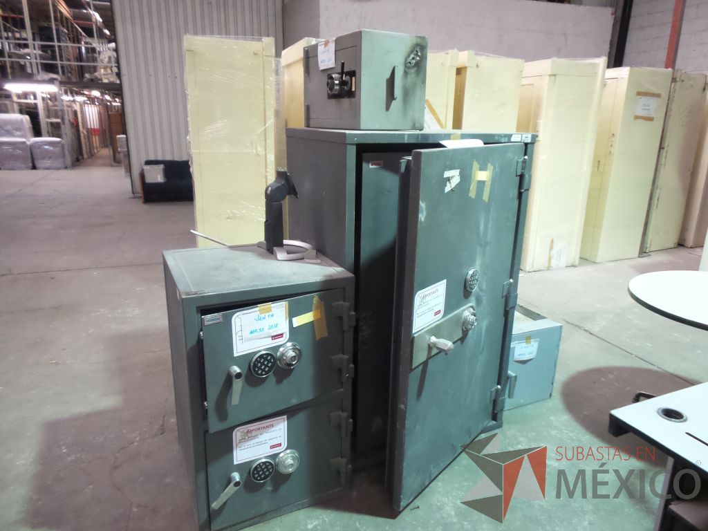 Lote 008 - 16 Cajas fuertes, 7 cajass fuertes grandes con 1 puerta, 12 de 2 puertas y 3 Tranfers - Imagen 9