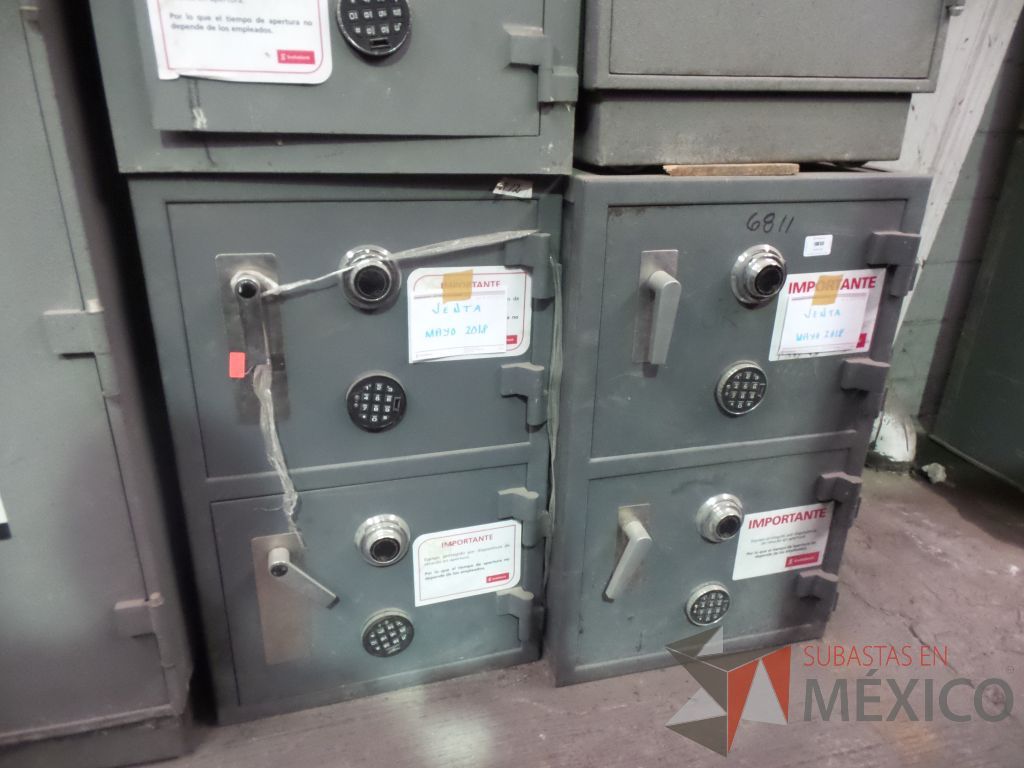Lote 008 - 16 Cajas fuertes, 7 cajass fuertes grandes con 1 puerta, 12 de 2 puertas y 3 Tranfers - Imagen 32