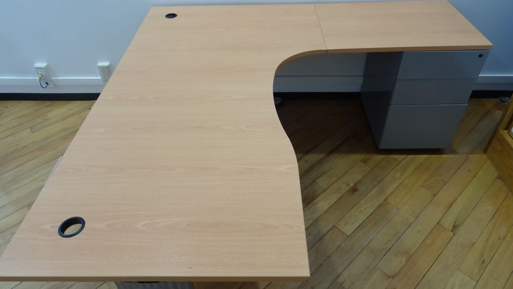 Lote 100 - Escritorio en escuadra color cafe con archivero de pedestal - Imagen 3