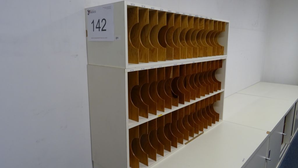 Lote 142 - 2 Libreros con divisiones - Imagen 2