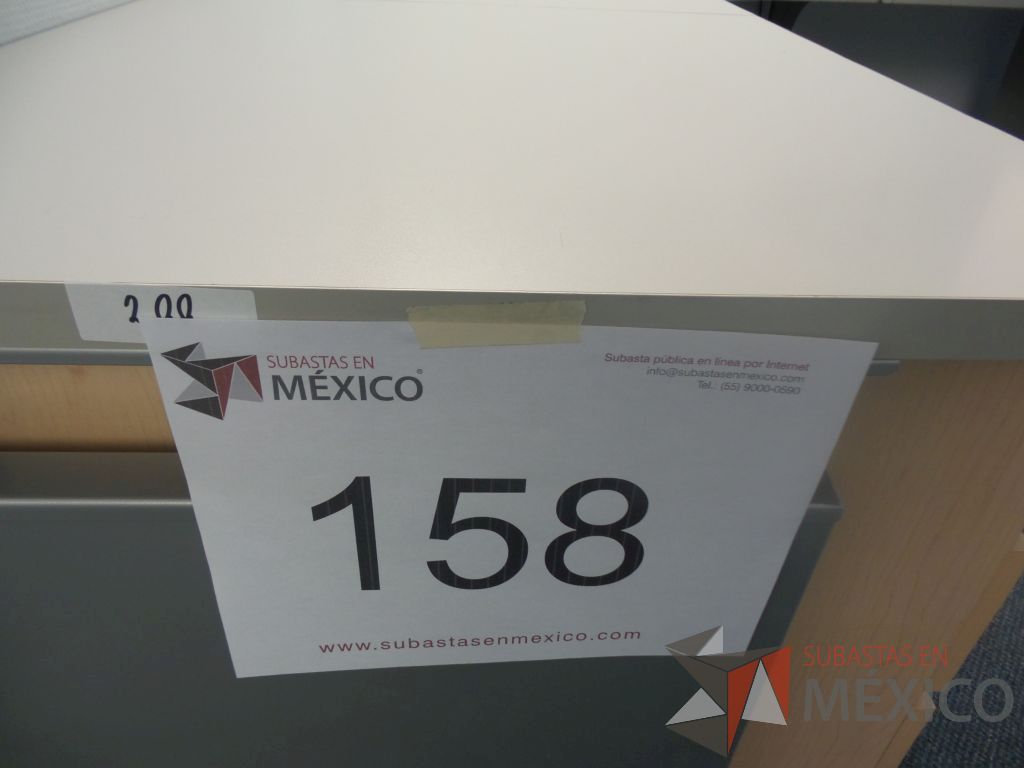 Lote 158 - Estación de trabajo para 1 persona soportada en tabla roca con 2 archiveros verticales con 3 cajones - Imagen 5