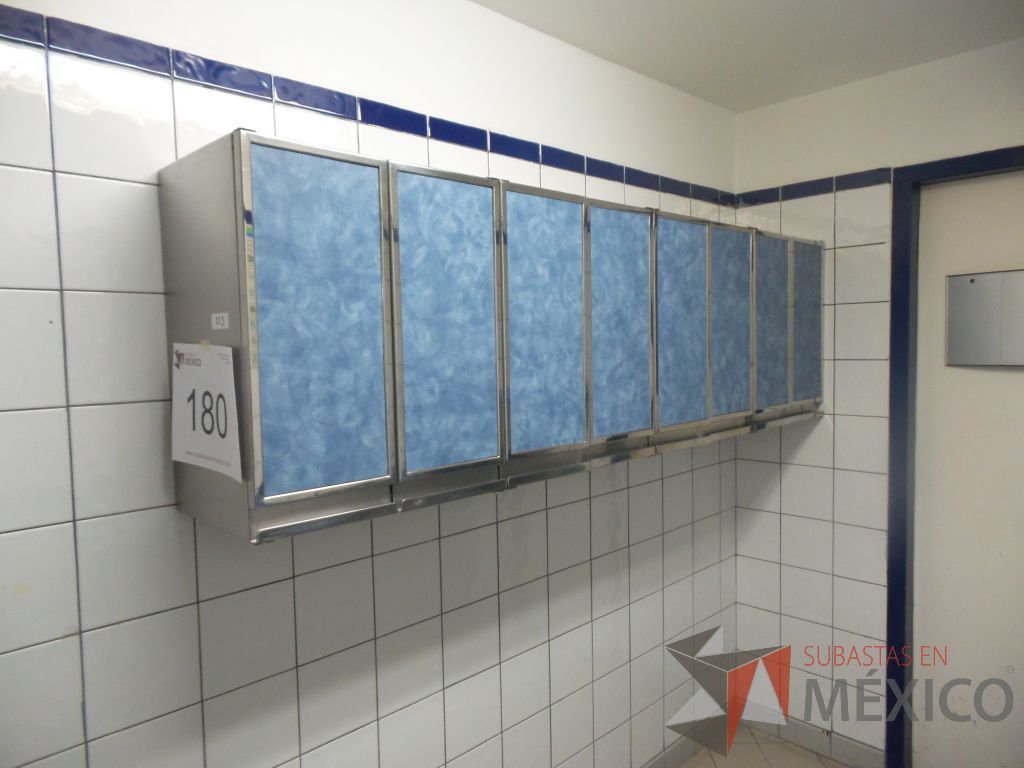 Lote 180 - Cocina integral con tarja, alacenas y mueble en color azul con acabado en acero inoxidable - Imagen 4