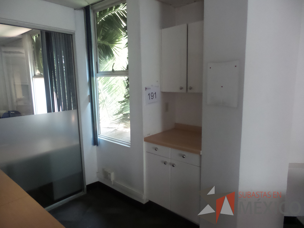 Lote 191 - Estación para café con y una alacena de 2 cajones