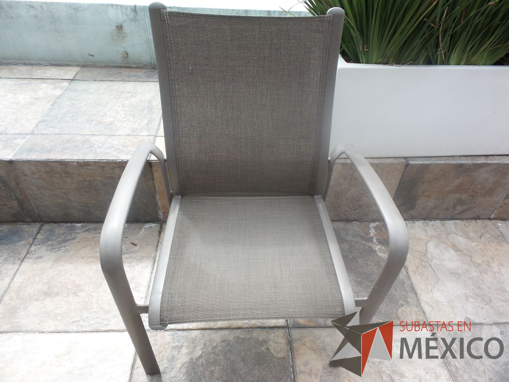 Lote 065 - 14 Sillas de metal para jardín con asiento y respaldo de tela