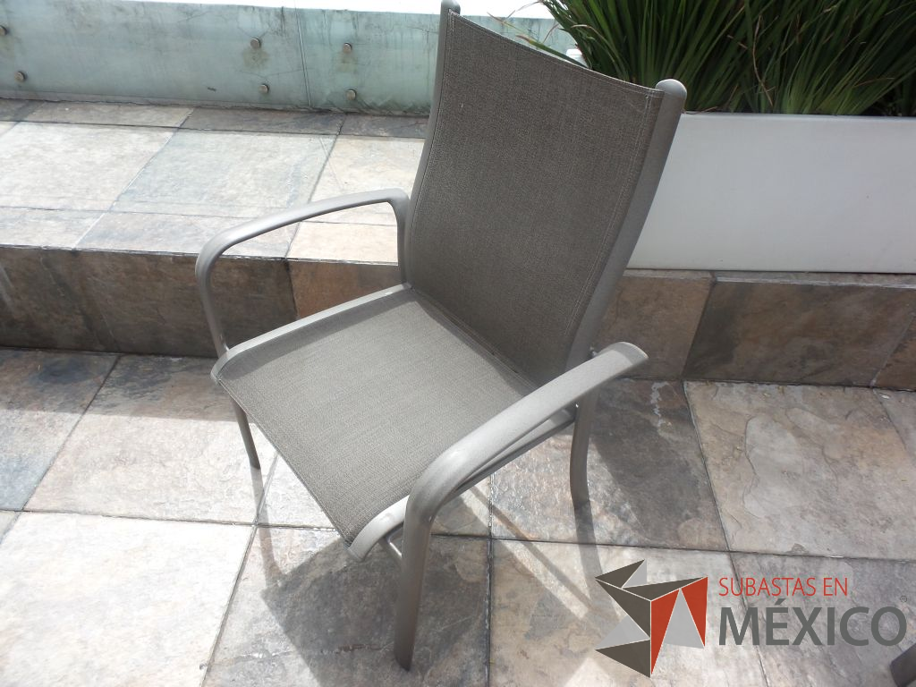 Lote 065 - 14 Sillas de metal para jardín con asiento y respaldo de tela - Imagen 3