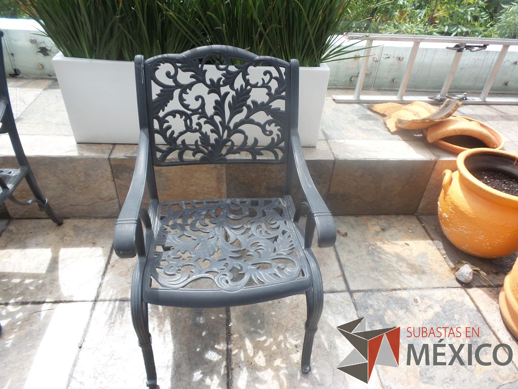 Lote 067 - 8 Sillas de fierro con diseño para jardín - Imagen 2