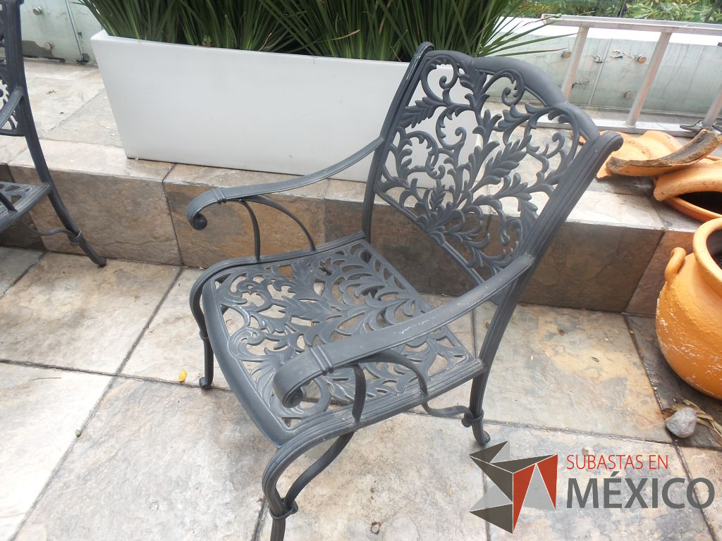 Lote 067 - 8 Sillas de fierro con diseño para jardín