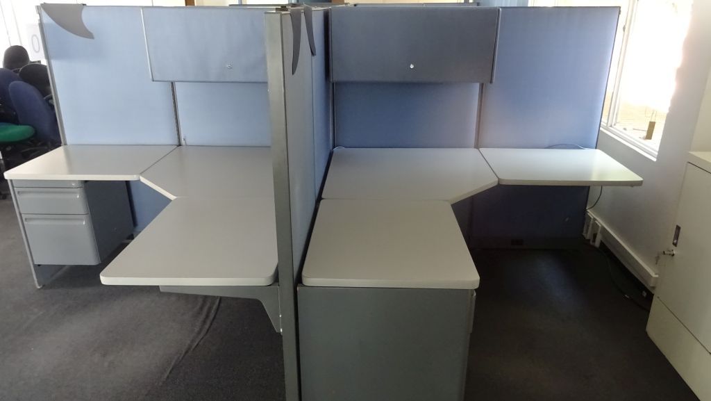 Lote 210 - Estación de trabajo para 4 personas con mamparas color azul - Imagen 5