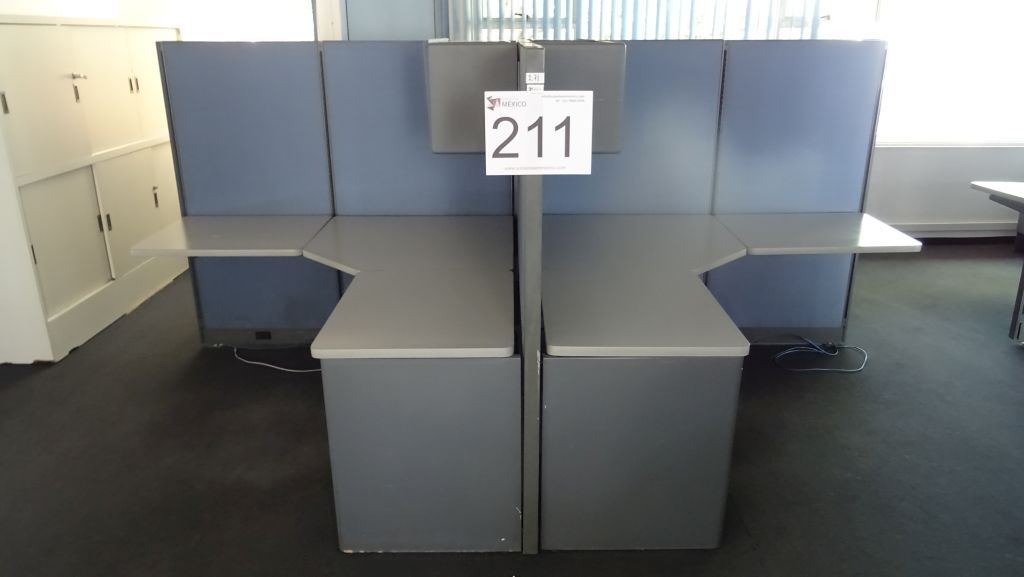 Lote 211 - Estación de trabajo para 4 personas con mamparas color azul - Imagen 2