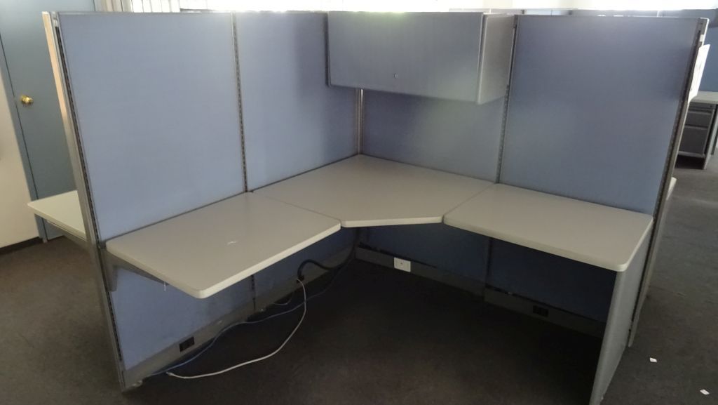 Lote 211 - Estación de trabajo para 4 personas con mamparas color azul