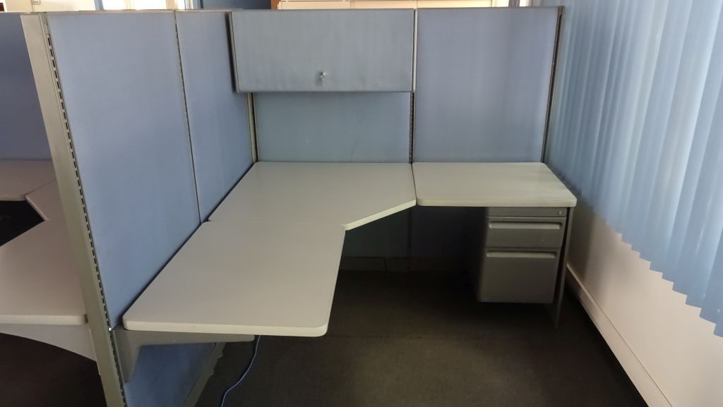 Lote 211 - Estación de trabajo para 4 personas con mamparas color azul - Imagen 4
