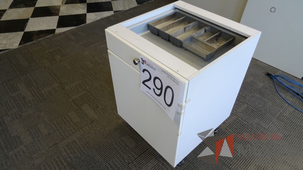 Lote 246 - 6 Gabinetes, Credenza, Mesa, Credenza, Archiveros - Imagen 15