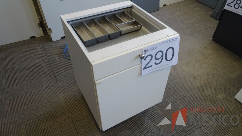 Lote 246 - 6 Gabinetes, Credenza, Mesa, Credenza, Archiveros - Imagen 17