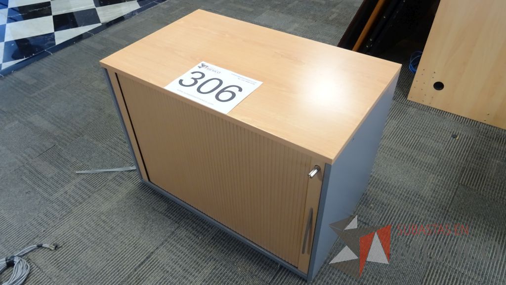 Lote 246 - 6 Gabinetes, Credenza, Mesa, Credenza, Archiveros - Imagen 21