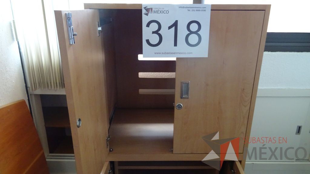 Lote 246 - 6 Gabinetes, Credenza, Mesa, Credenza, Archiveros - Imagen 33
