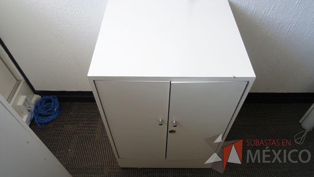 Lote 246 - 6 Gabinetes, Credenza, Mesa, Credenza, Archiveros - Imagen 36