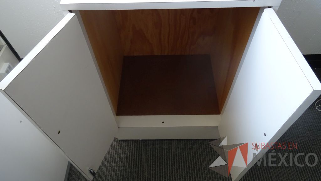 Lote 246 - 6 Gabinetes, Credenza, Mesa, Credenza, Archiveros - Imagen 37