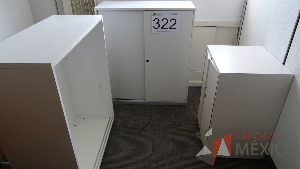 Lote 246 - 6 Gabinetes, Credenza, Mesa, Credenza, Archiveros