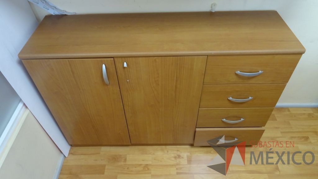 Lote 018 - Escritorio con archivero y credenza - Imagen 2