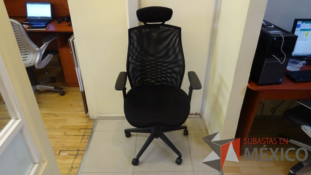 Lote 078 - 15 Sillas ejecutiva en tela con cabecera descansa brazos y ruedas