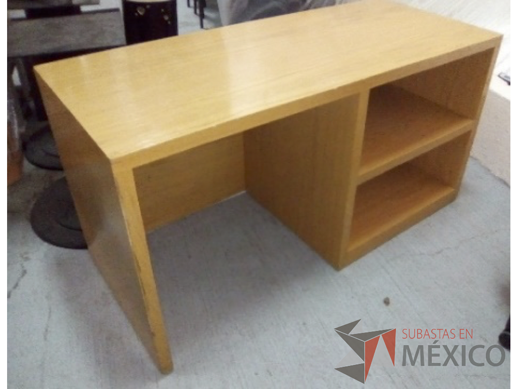 Lote 009 - Escritorio de madera