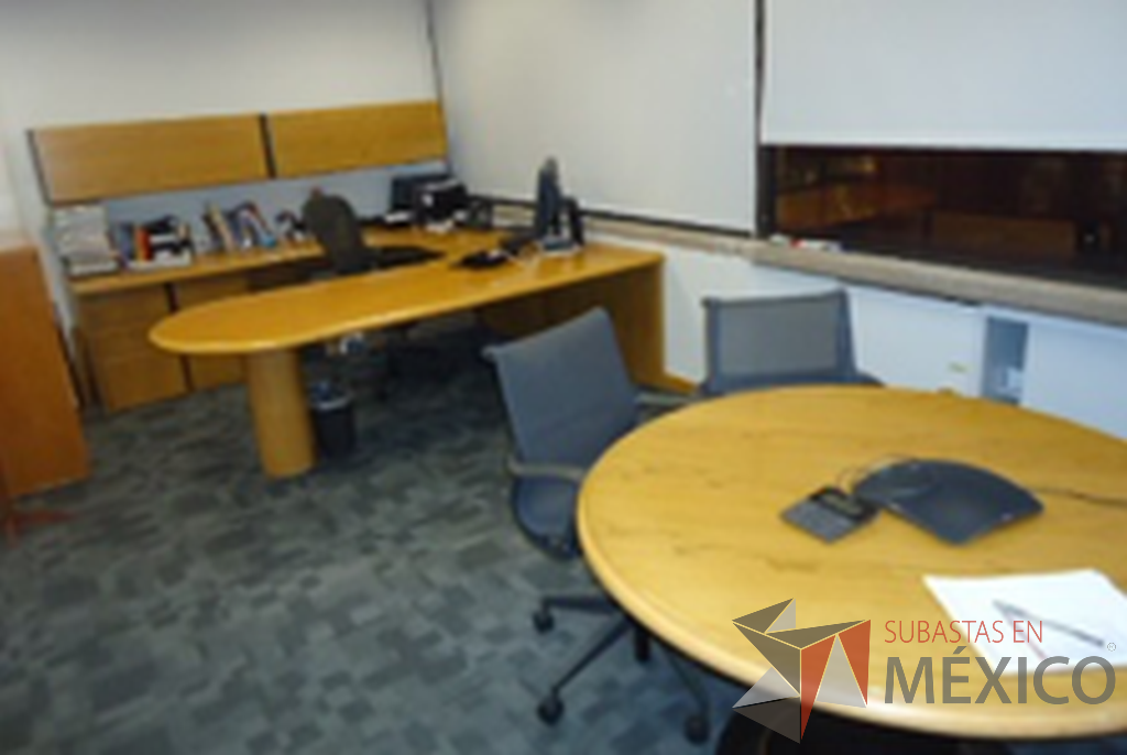 Lote 034 - 3 Oficinas de dirección con chapa madera y mesa redondas para 4 sillas