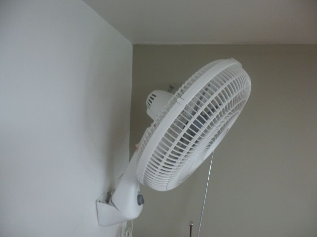 Lote 070 - 2 Ventiladores de pared color blanco marca T-fal, 3 velocidades - Imagen 3