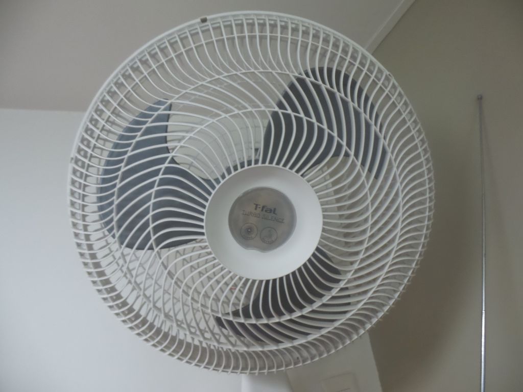 Lote 070 - 2 Ventiladores de pared color blanco marca T-fal, 3 velocidades - Imagen 5