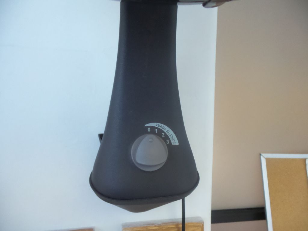Lote 129 - 3 Ventiladores de pared color negro marca T-fal, 3 velocidades - Imagen 3