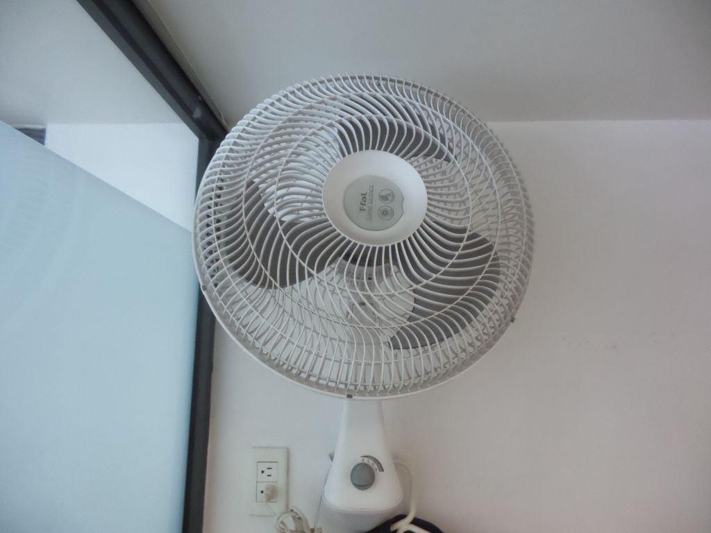Lote 070 - 2 Ventiladores de pared color blanco marca T-fal, 3 velocidades - Imagen 6