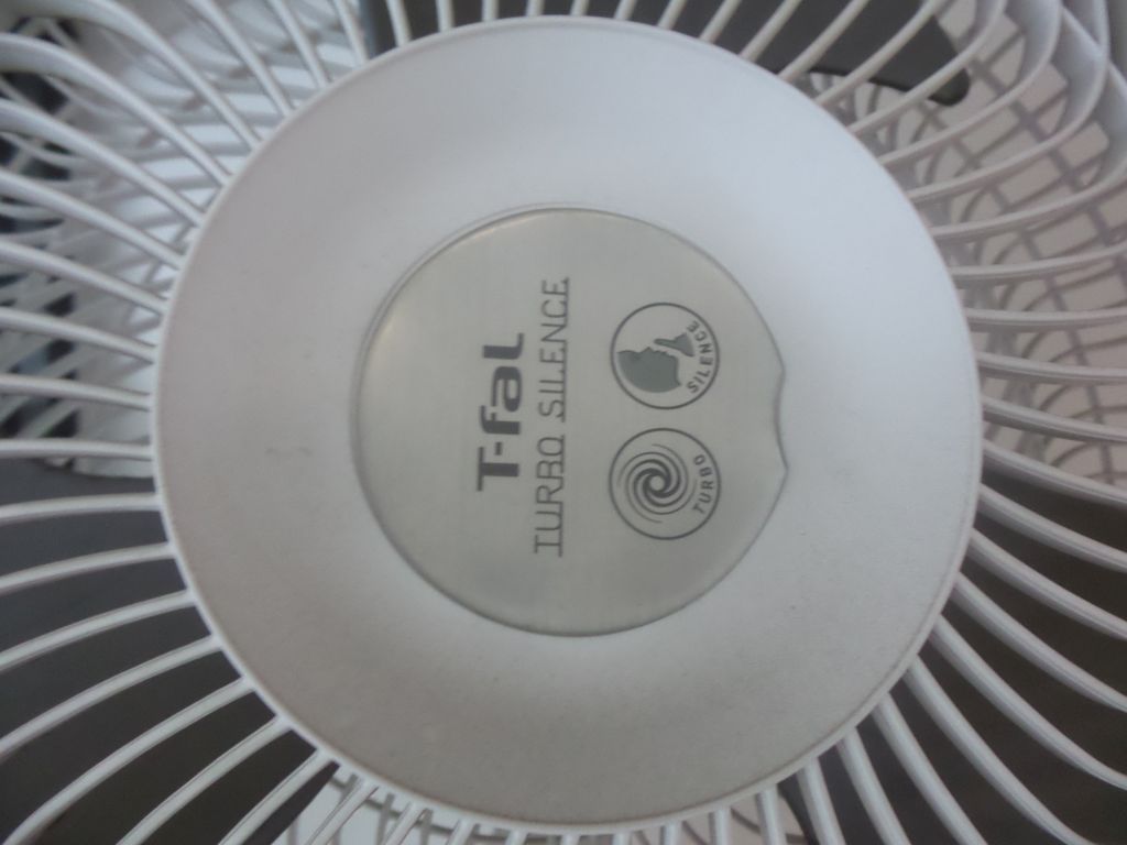 Lote 070 - 2 Ventiladores de pared color blanco marca T-fal, 3 velocidades - Imagen 9