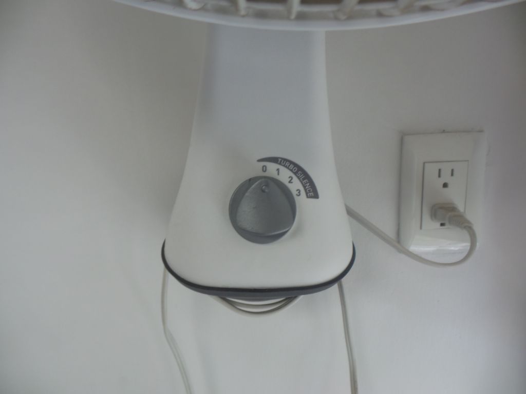 Lote 070 - 2 Ventiladores de pared color blanco marca T-fal, 3 velocidades - Imagen 11