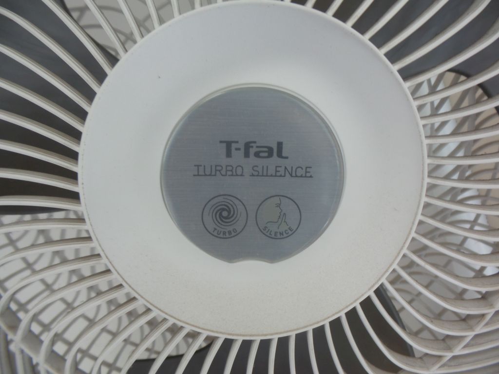 Lote 070 - 2 Ventiladores de pared color blanco marca T-fal, 3 velocidades - Imagen 12