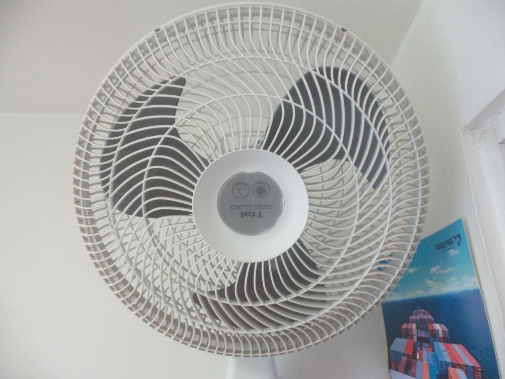 Lote 070 - 2 Ventiladores de pared color blanco marca T-fal, 3 velocidades - Imagen 18