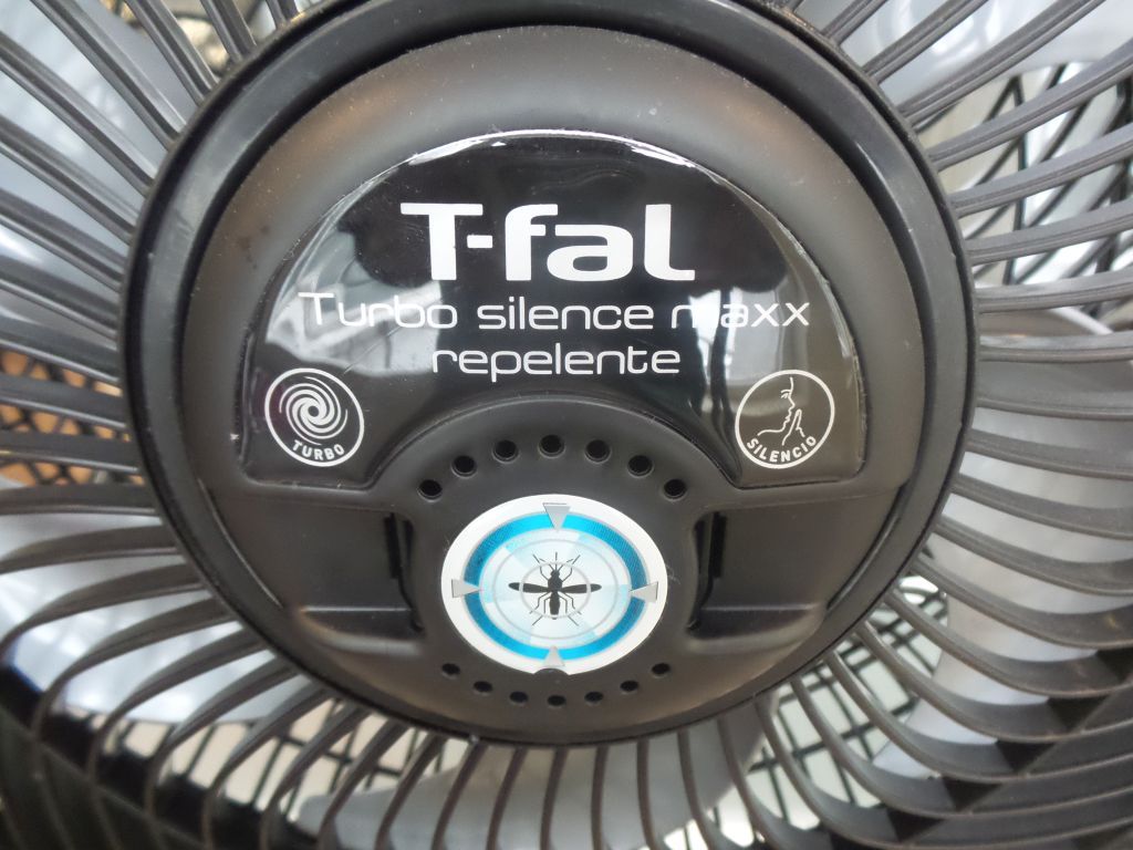 Lote 063 - 2 Ventiladores de pie color negro marca T-fal, 3 velocidades - Imagen 12