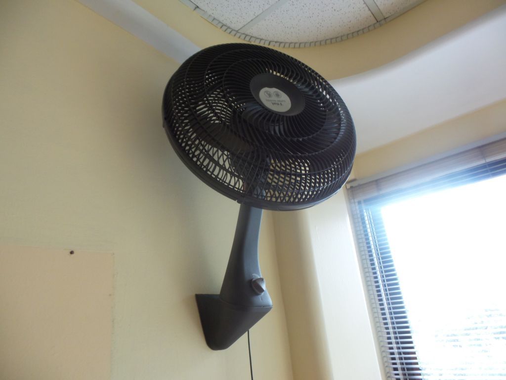 Lote 071 - 2 Ventiladores de pared color negro marca T-fal, 3 velocidades - Imagen 8