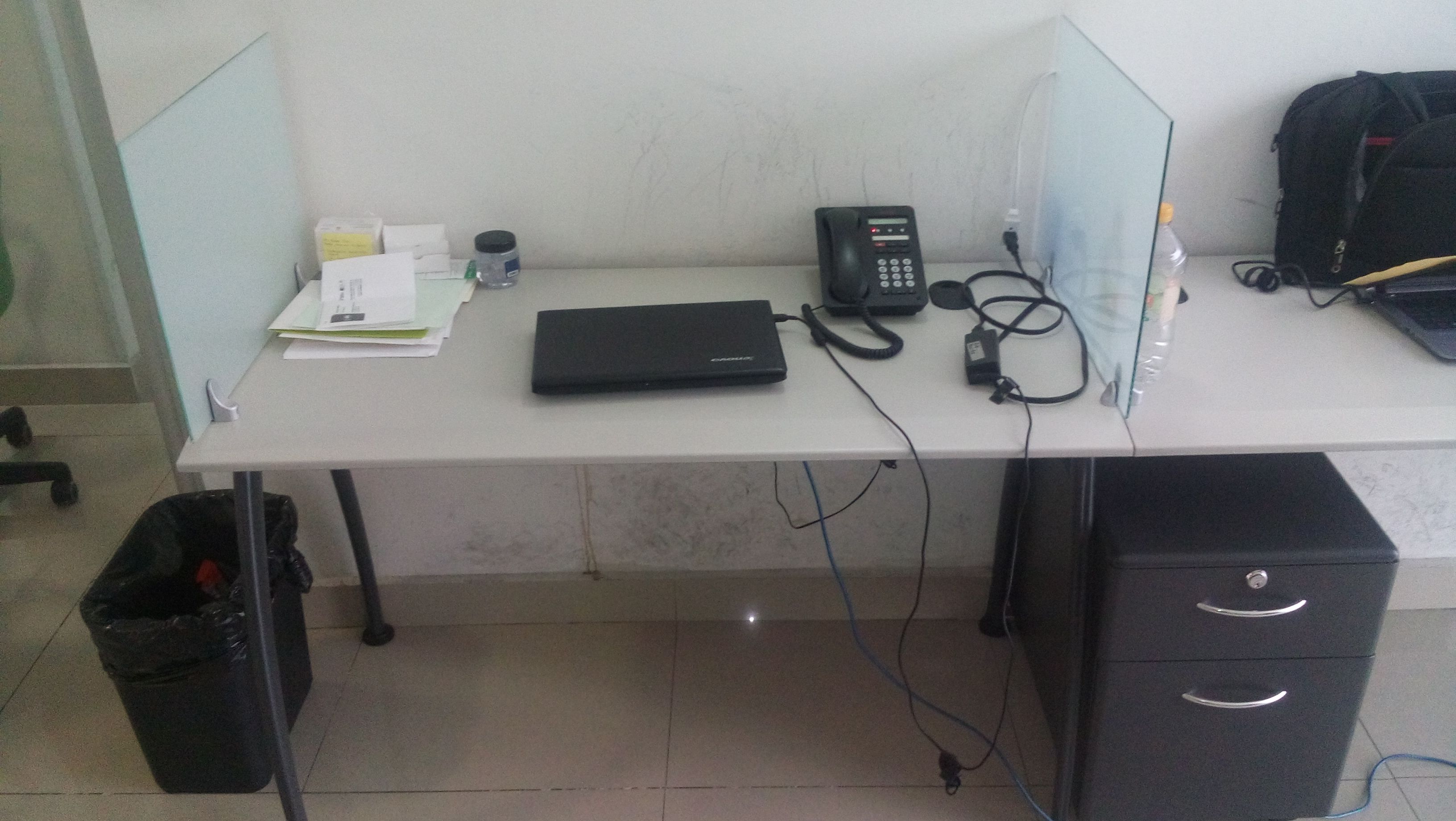 Lote 003 - 2 Estaciones de trabajo lineales para 3 personas - Imagen 3