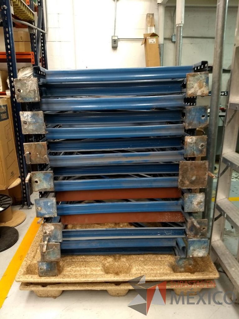 Lote 046 - Sistema de racks de uso rudo, 24 postes azules y 60 travesaños azules, aproximadamente - Imagen 2