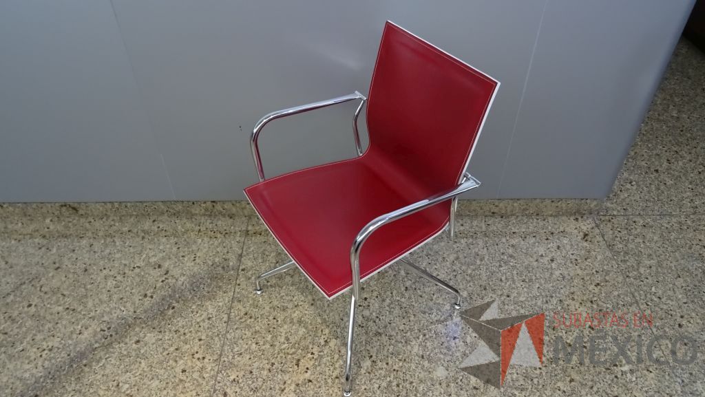 Lote 042 - 4 Sillas de visita fijas con respaldo y asiento tipo piel en color rojo - Imagen 7