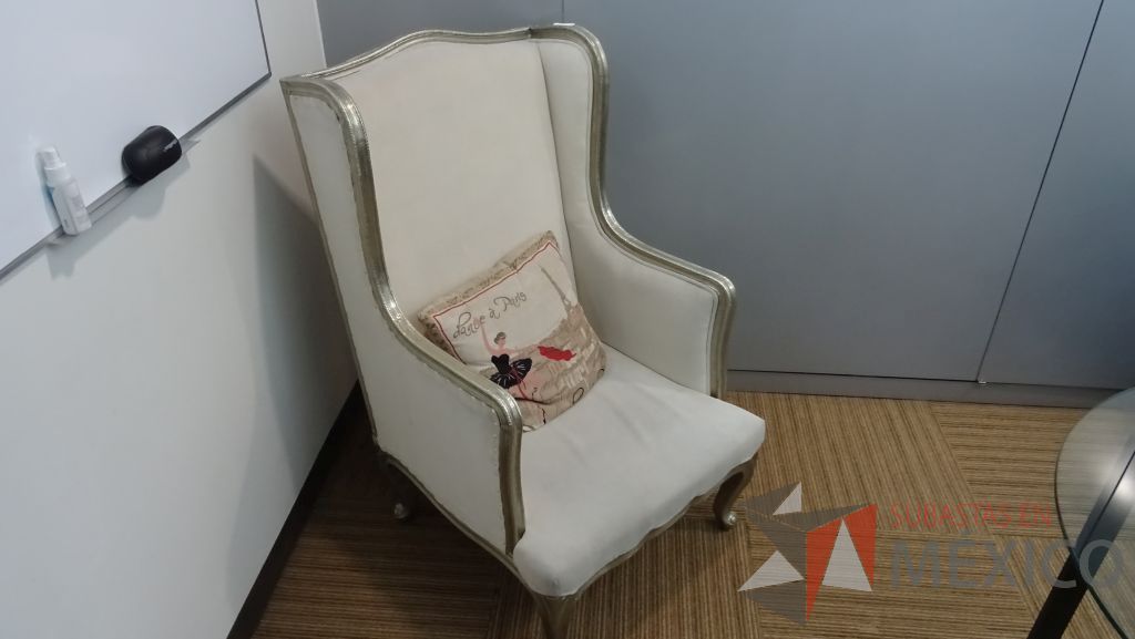Lote 009 - Sillón sala de maternidad para una persona en tela color beige - Imagen 3