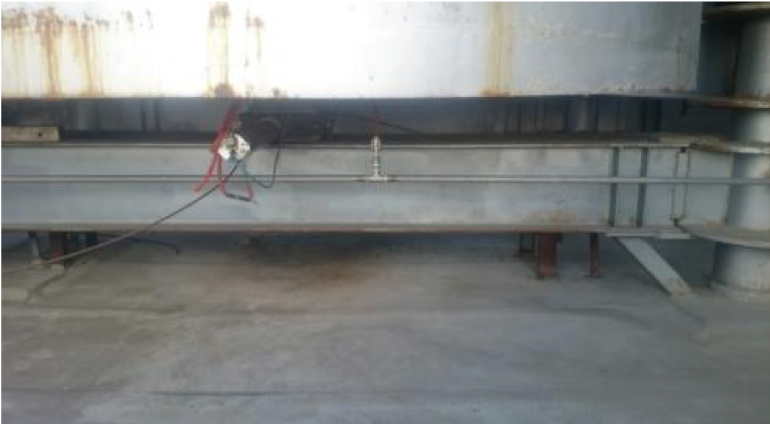 Lote 381 - Transportador (arrastrador)de cadena 4.50 mts de longitud accionado por motoreductor marca sew 40aps 3.0 hp