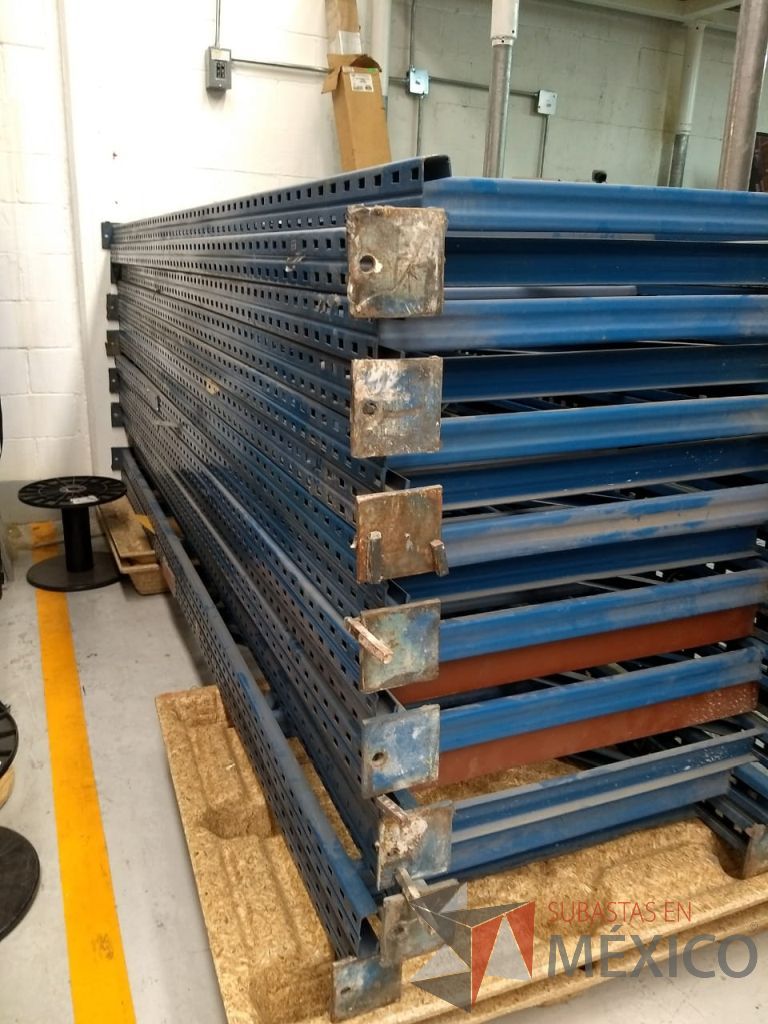 Lote 046 - Sistema de racks de uso rudo, 24 postes azules y 60 travesaños azules, aproximadamente - Imagen 8